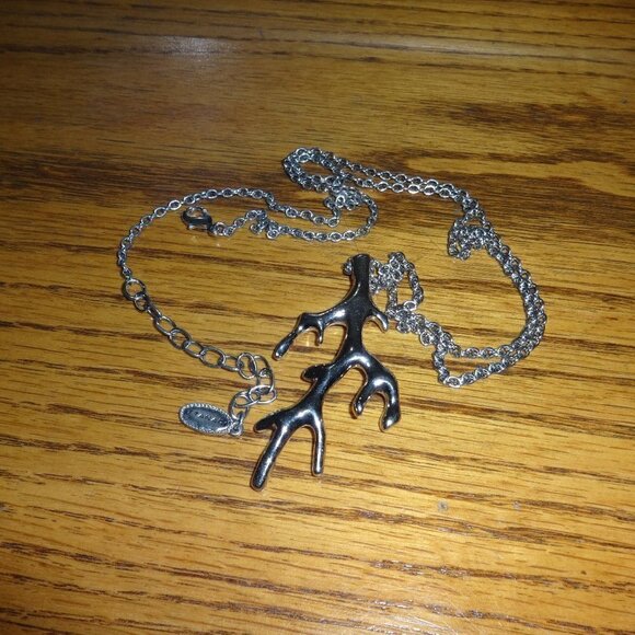 T Tahari  Silver tone branch pendant and chain necklace, marked & hang tag - Picture 1 of 8